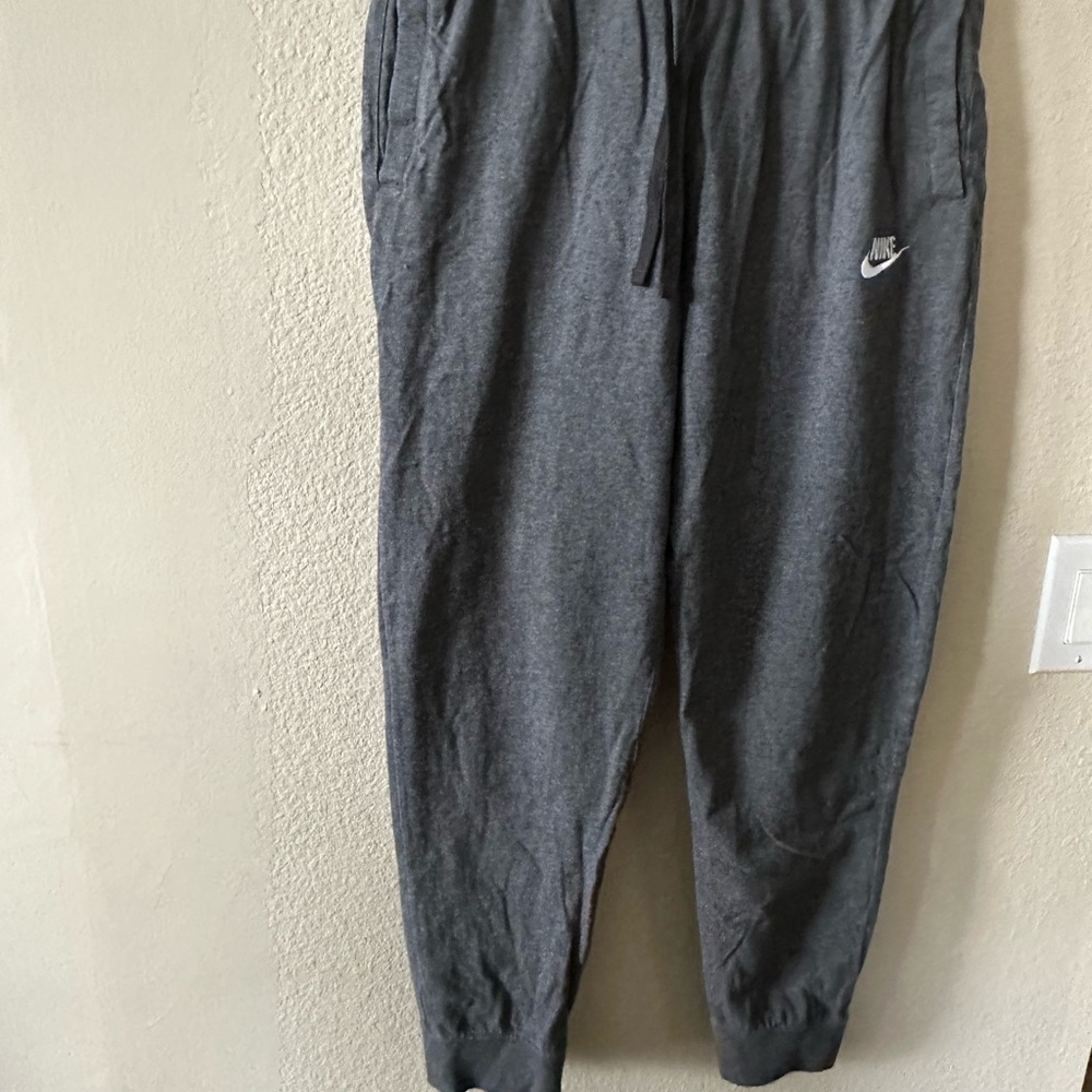 Nike men's Charcoal Gray Sweatpants with White Swoosh size L/ NWOT B192